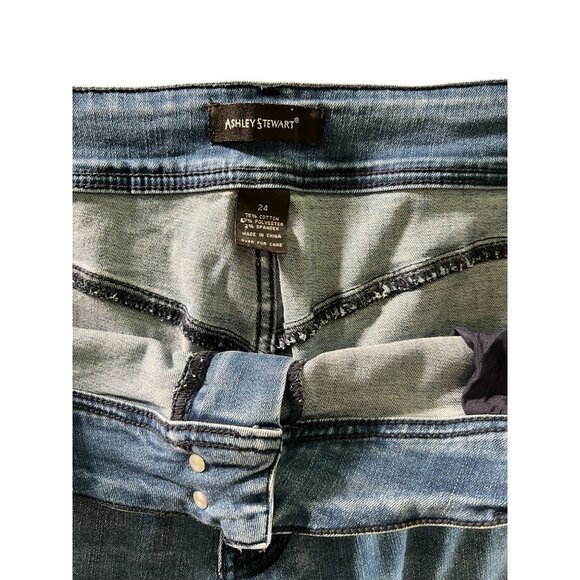 Ashley Stewart Womens Size 24W Distressed Denim Stretch Shorts Button - Picture 3 of 4